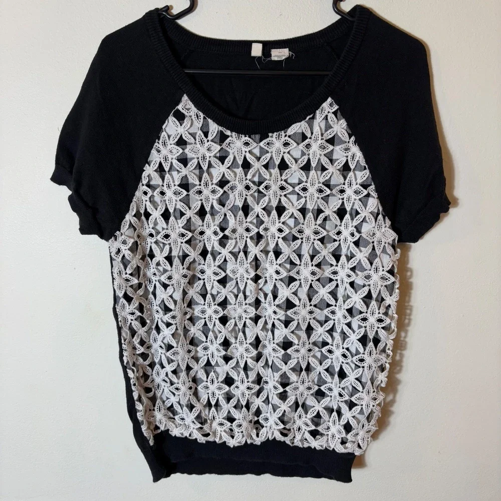 Moth Anthropologie Black Crochet Lace Overlay Short Sleeve Sweater‎ size medium